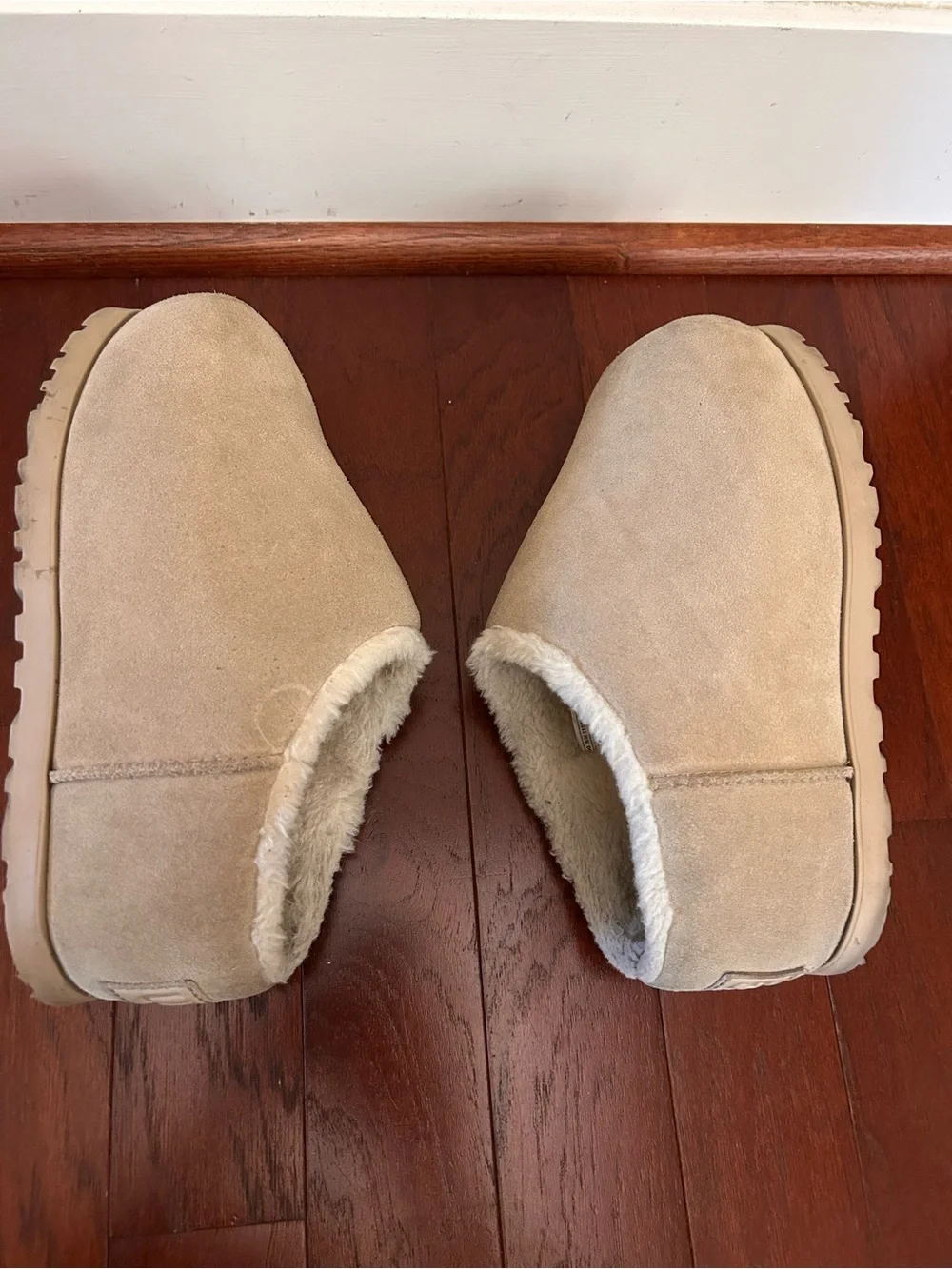 UGG pumped slides beige size 10